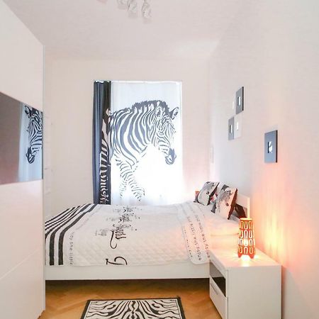 Stylish Apartment A Few Steps From Metro Prague Exterior photo