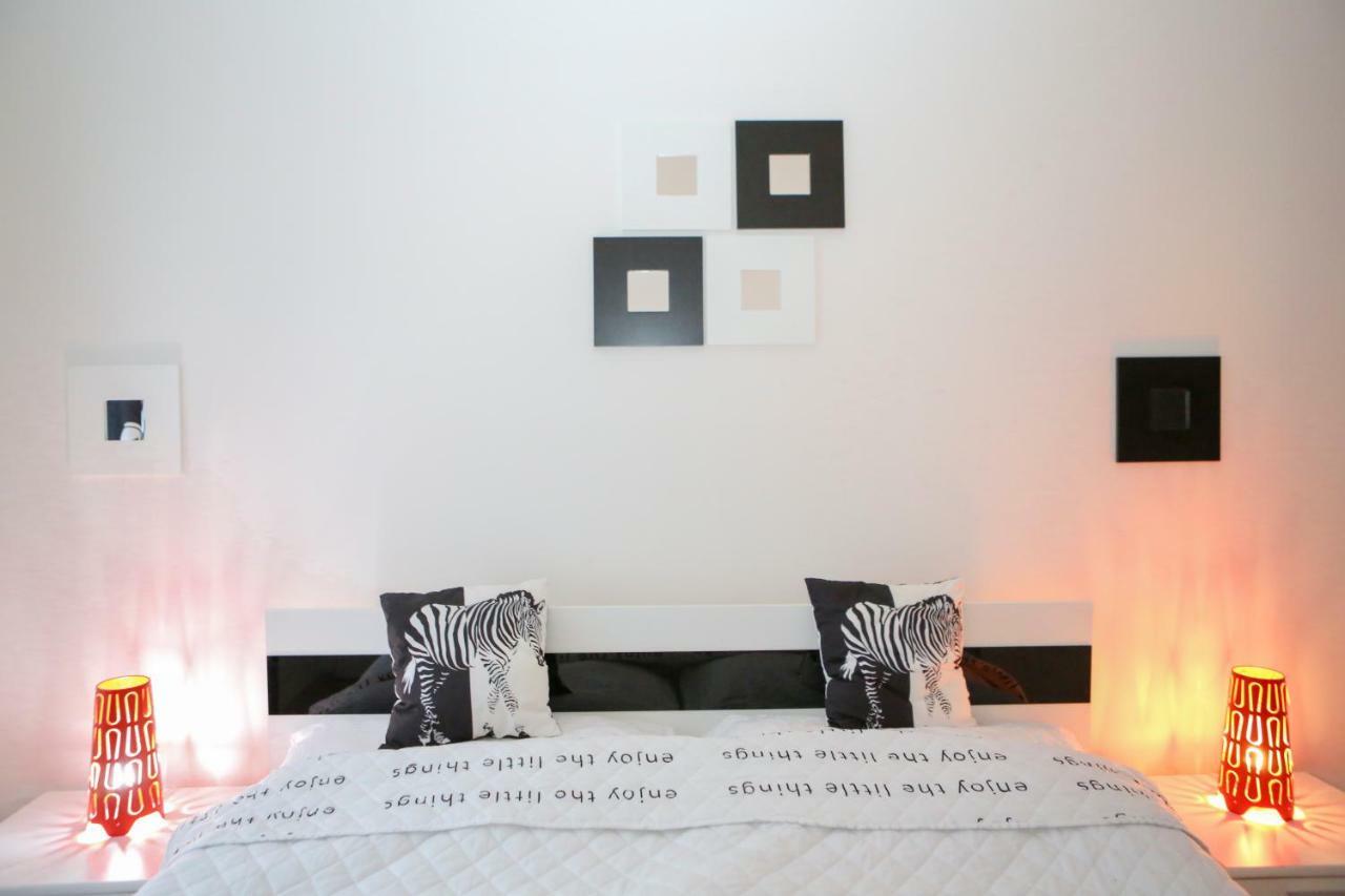 Stylish Apartment A Few Steps From Metro Prague Exterior photo
