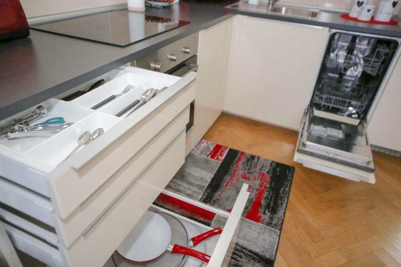 Stylish Apartment A Few Steps From Metro Prague Exterior photo