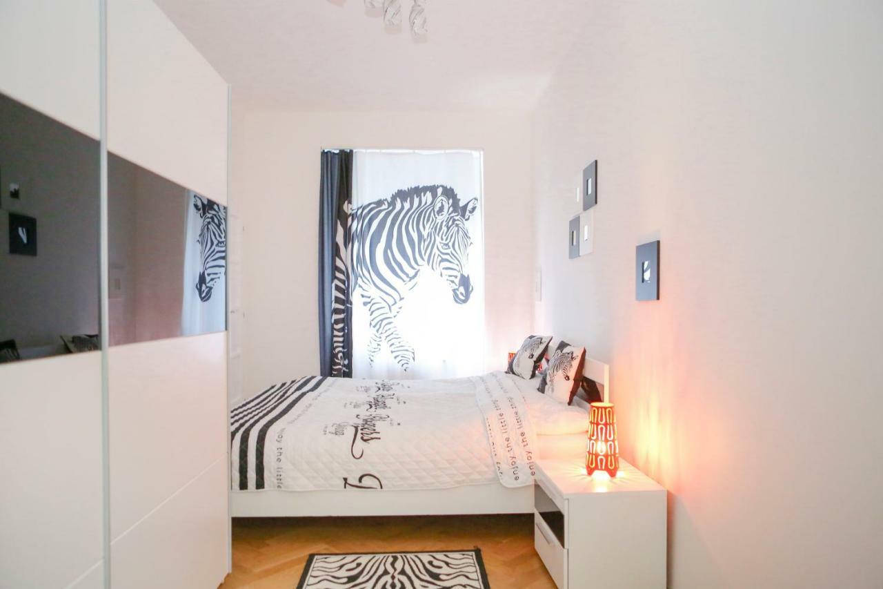 Stylish Apartment A Few Steps From Metro Prague Exterior photo